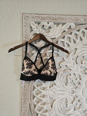 PINK Victoria's Secret Black Floral Lace Bralette with Nude Lining